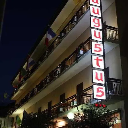 Augustus Hotel 3*